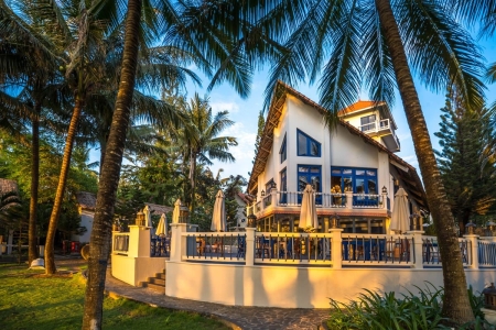 Giá Nhà Liền Thổ Giảm Mạnh, Chung Cư Liên Tục Tăng